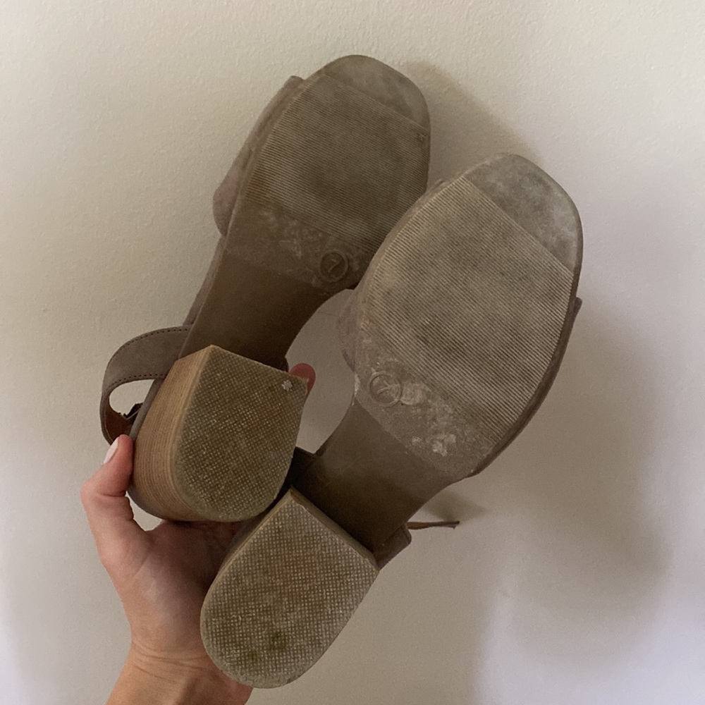 Heels - Picture 3 of 3